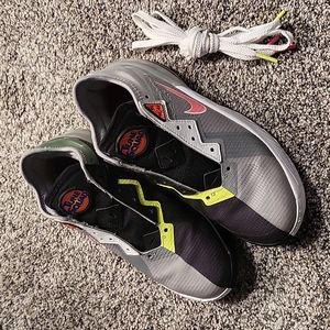 Lebron XVIII Tune Squad basketball shoes